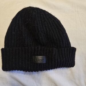 UGG Black Ribbed Knit Beanie